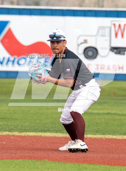 Thumbnail 1 in Robstown vs. London (VISD Tournament) photogallery.