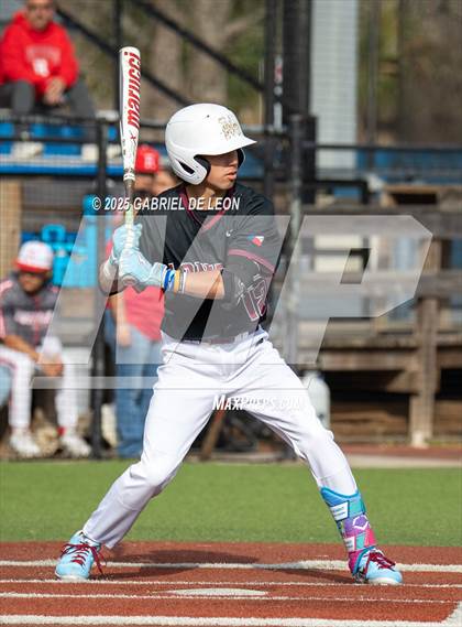 Thumbnail 2 in Robstown vs. London (VISD Tournament) photogallery.