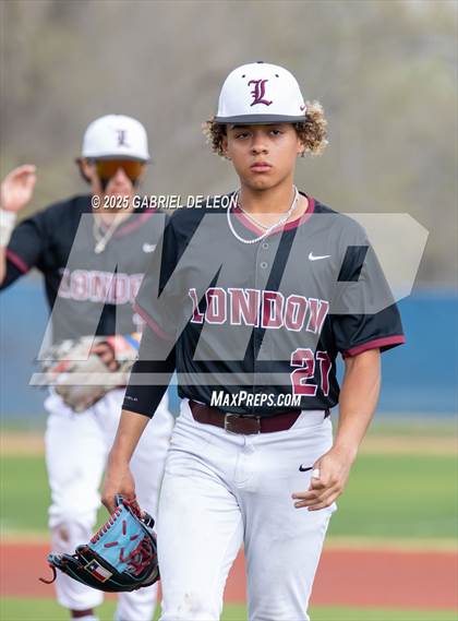 Thumbnail 1 in Robstown vs. London (VISD Tournament) photogallery.