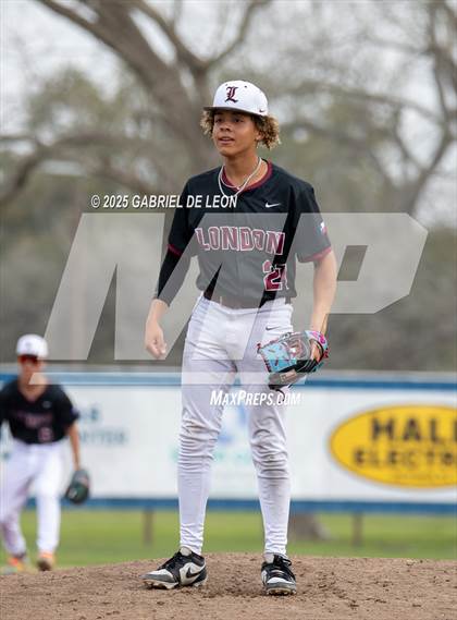 Thumbnail 2 in Robstown vs. London (VISD Tournament) photogallery.
