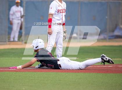 Thumbnail 2 in Robstown vs. London (VISD Tournament) photogallery.
