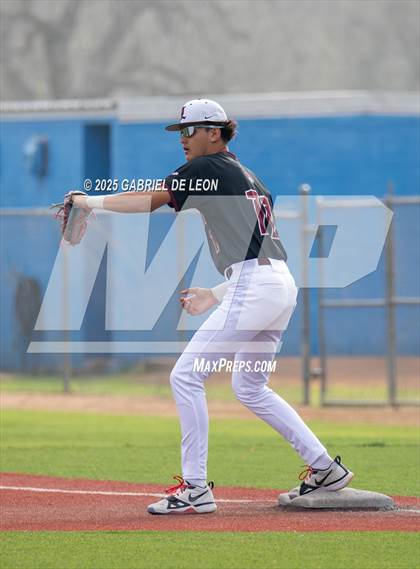 Thumbnail 2 in Robstown vs. London (VISD Tournament) photogallery.