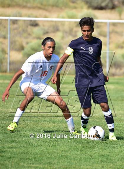 Thumbnail 3 in Aztec vs Piedra Vista (Aztec Invitational)  photogallery.