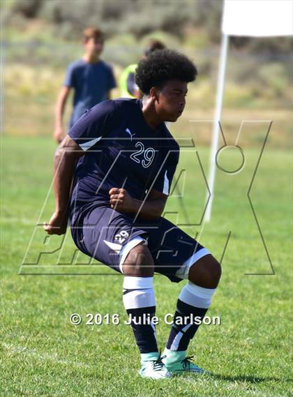 Thumbnail 3 in Aztec vs Piedra Vista (Aztec Invitational)  photogallery.
