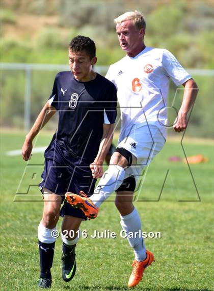 Thumbnail 2 in Aztec vs Piedra Vista (Aztec Invitational)  photogallery.