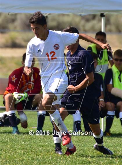 Thumbnail 3 in Aztec vs Piedra Vista (Aztec Invitational)  photogallery.