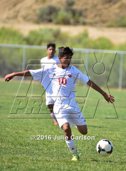 Thumbnail 1 in Aztec vs Piedra Vista (Aztec Invitational)  photogallery.