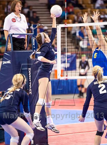 Thumbnail 2 in Dove Creek vs. Vail Christian (CHSAA 1A Pool 1) photogallery.