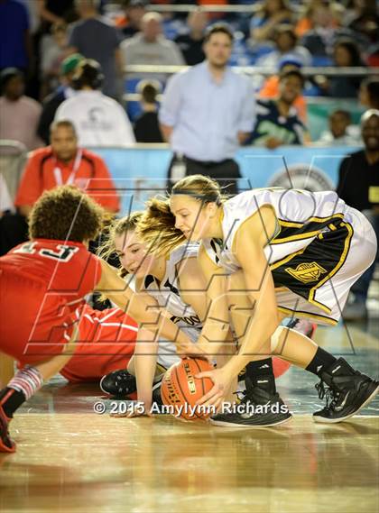 Thumbnail 3 in Cleveland vs. Lynnwood (WIAA 3A State) photogallery.