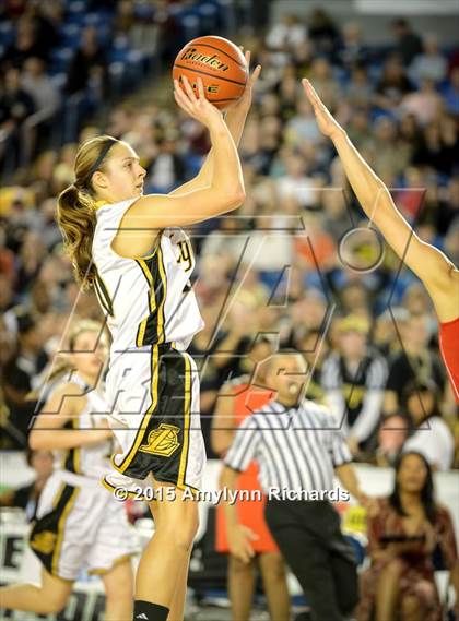 Thumbnail 2 in Cleveland vs. Lynnwood (WIAA 3A State) photogallery.