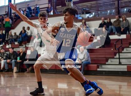 Thumbnail 2 in Pascack Valley vs Teaneck (Bergen Invitational) photogallery.