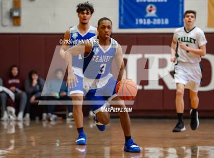 Thumbnail 3 in Pascack Valley vs Teaneck (Bergen Invitational) photogallery.
