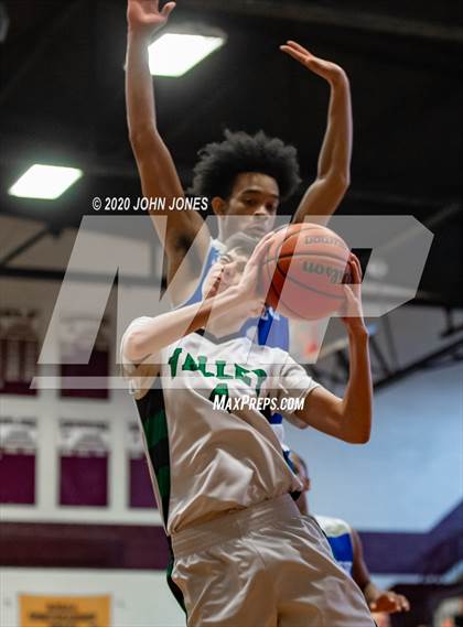 Thumbnail 3 in Pascack Valley vs Teaneck (Bergen Invitational) photogallery.