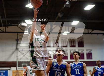 Thumbnail 3 in Pascack Valley vs Teaneck (Bergen Invitational) photogallery.