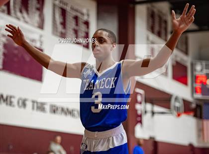 Thumbnail 3 in Pascack Valley vs Teaneck (Bergen Invitational) photogallery.