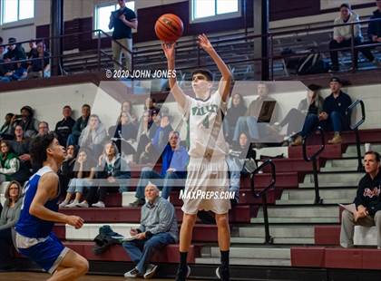 Thumbnail 2 in Pascack Valley vs Teaneck (Bergen Invitational) photogallery.