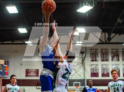 Thumbnail 2 in Pascack Valley vs Teaneck (Bergen Invitational) photogallery.