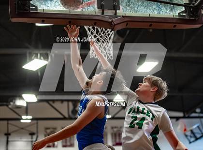 Thumbnail 3 in Pascack Valley vs Teaneck (Bergen Invitational) photogallery.
