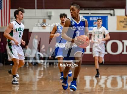 Thumbnail 2 in Pascack Valley vs Teaneck (Bergen Invitational) photogallery.