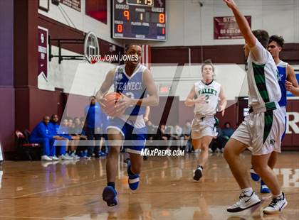 Thumbnail 2 in Pascack Valley vs Teaneck (Bergen Invitational) photogallery.
