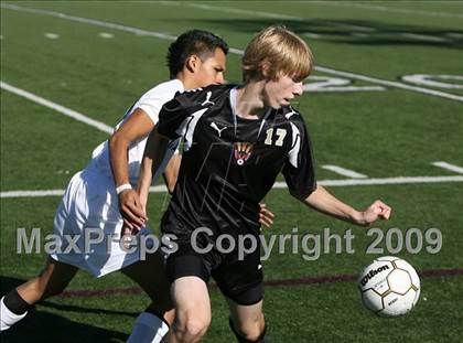 Thumbnail 2 in Lincoln vs. Rocky Mountain (CHSAA 5A District Playoffs) photogallery.