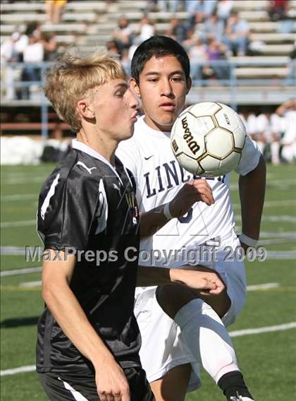 Thumbnail 3 in Lincoln vs. Rocky Mountain (CHSAA 5A District Playoffs) photogallery.