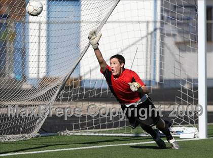 Thumbnail 2 in Lincoln vs. Rocky Mountain (CHSAA 5A District Playoffs) photogallery.
