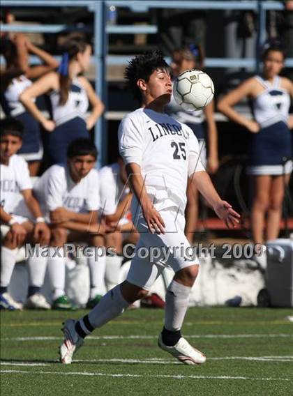 Thumbnail 3 in Lincoln vs. Rocky Mountain (CHSAA 5A District Playoffs) photogallery.