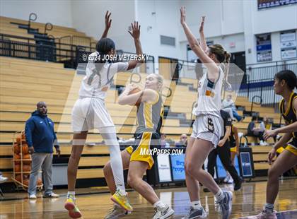 Thumbnail 3 in Sequoyah vs. Horizon Christian Academy photogallery.