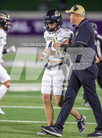 Thumbnail 1 in Canadian @ Gunter (UIL Football 3A D2 Semifinal) photogallery.