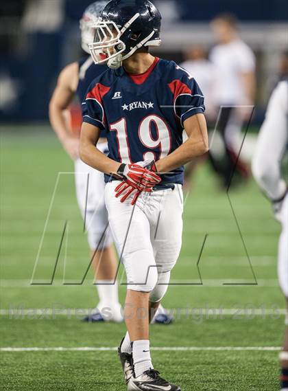 Thumbnail 1 in Ryan vs. Midway (UIL 5A Area Playoff) photogallery.