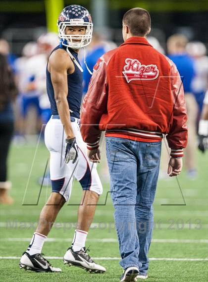 Thumbnail 2 in Ryan vs. Midway (UIL 5A Area Playoff) photogallery.