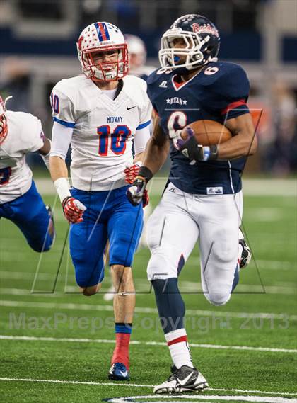 Thumbnail 2 in Ryan vs. Midway (UIL 5A Area Playoff) photogallery.