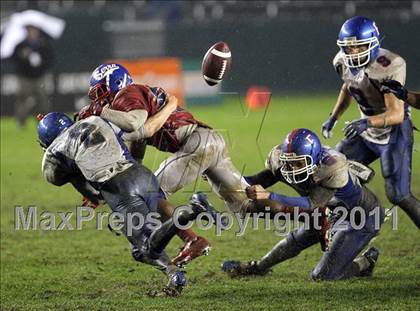 Thumbnail 3 in Serra vs. Folsom (CIF State D2 Final) photogallery.