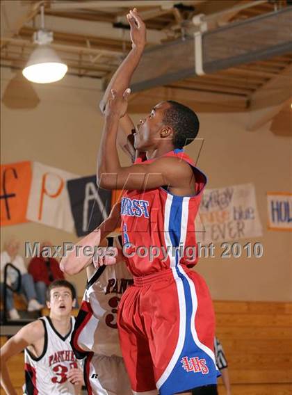 Thumbnail 2 in Lindhurst vs. McKinleyville (Running with the Pack) photogallery.