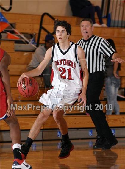 Thumbnail 2 in Lindhurst vs. McKinleyville (Running with the Pack) photogallery.