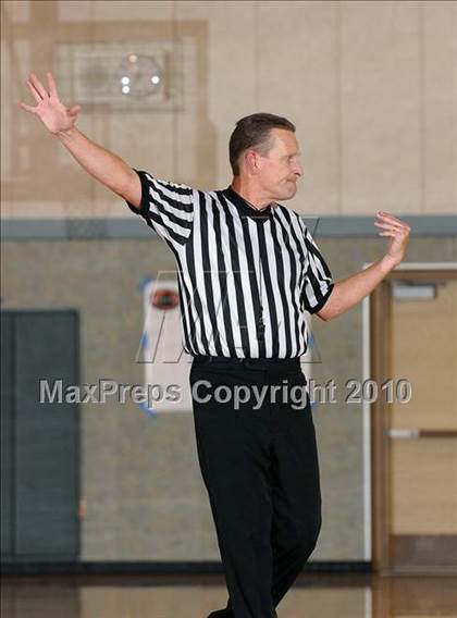 Thumbnail 2 in Lindhurst vs. McKinleyville (Running with the Pack) photogallery.
