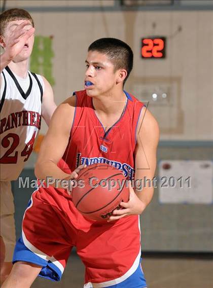 Thumbnail 2 in Lindhurst vs. McKinleyville (Running with the Pack) photogallery.