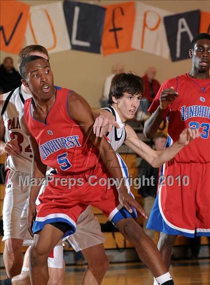 Thumbnail 1 in Lindhurst vs. McKinleyville (Running with the Pack) photogallery.