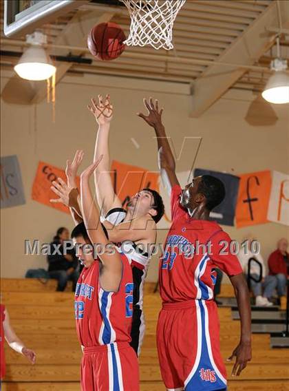 Thumbnail 1 in Lindhurst vs. McKinleyville (Running with the Pack) photogallery.