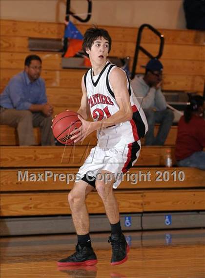 Thumbnail 2 in Lindhurst vs. McKinleyville (Running with the Pack) photogallery.