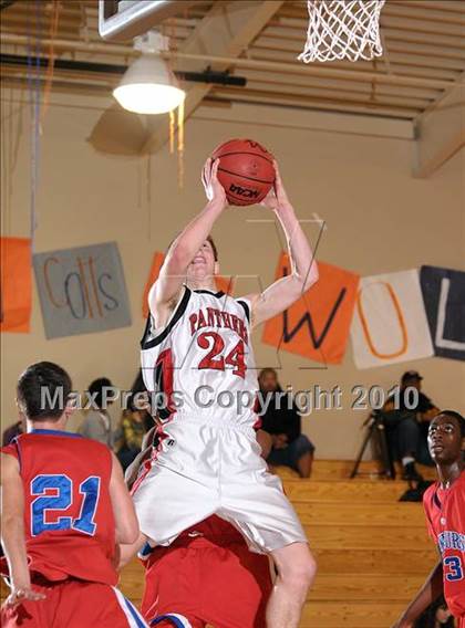 Thumbnail 1 in Lindhurst vs. McKinleyville (Running with the Pack) photogallery.