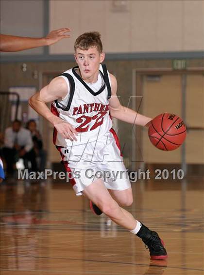 Thumbnail 2 in Lindhurst vs. McKinleyville (Running with the Pack) photogallery.