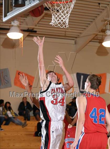 Thumbnail 3 in Lindhurst vs. McKinleyville (Running with the Pack) photogallery.