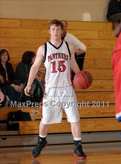 Thumbnail 2 in Lindhurst vs. McKinleyville (Running with the Pack) photogallery.
