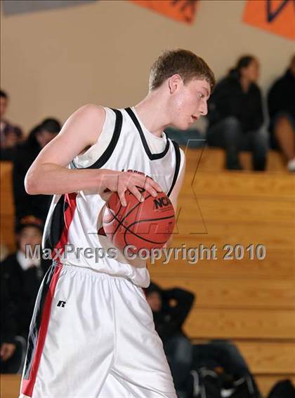 Thumbnail 1 in Lindhurst vs. McKinleyville (Running with the Pack) photogallery.