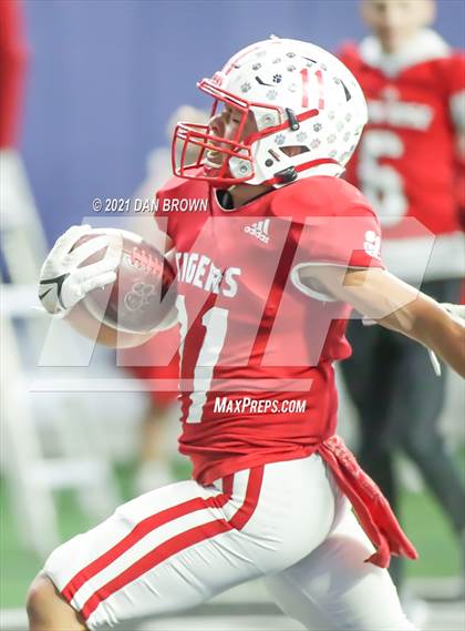 Thumbnail 3 in Glen Rose vs. Pleasant Grove (UIL 4A Area Playoff) photogallery.