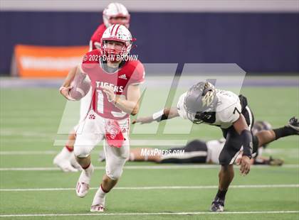 Thumbnail 1 in Glen Rose vs. Pleasant Grove (UIL 4A Area Playoff) photogallery.