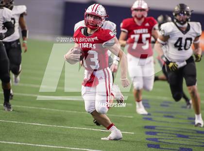Thumbnail 2 in Glen Rose vs. Pleasant Grove (UIL 4A Area Playoff) photogallery.