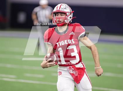 Thumbnail 1 in Glen Rose vs. Pleasant Grove (UIL 4A Area Playoff) photogallery.